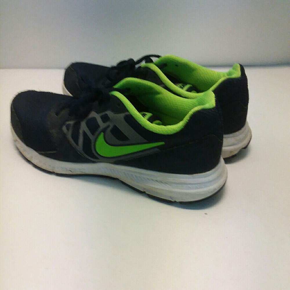 Nike 7Y tennis shoes
